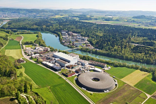 Luftbild des Scherrer Instituts PSI: Im Vordergrund ist das Gelände PSI West zu sehen und jenseits der Aare das Gelände PSI Ost. Foto: Paul Scherrer Institut/Markus Fischer