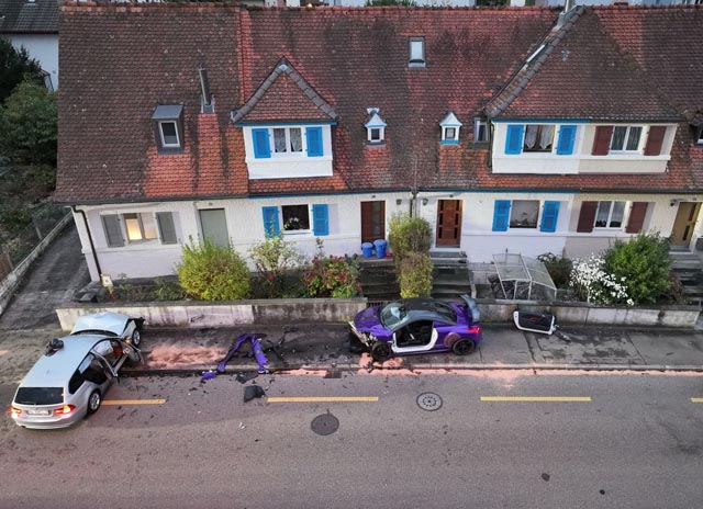 Pratteln BL: Kollision zwischen zwei Personenwagen – zwei Personen verletzt