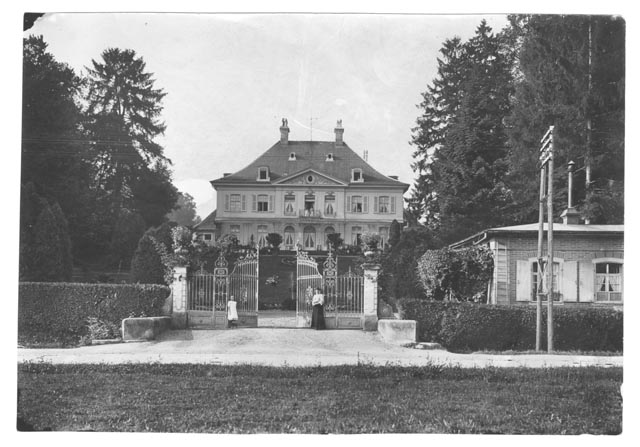 Nordseite von Schloss Ebenrain in Sissach um 1900. Foto: Staatsarchiv Baselland