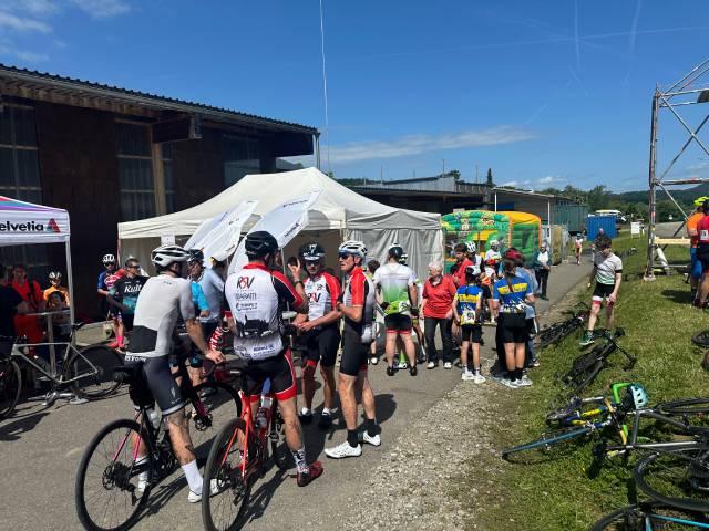 Blick aufs Festgelände bei Häseli Holzbau in Zeihen. Foto: Sonja Fasler