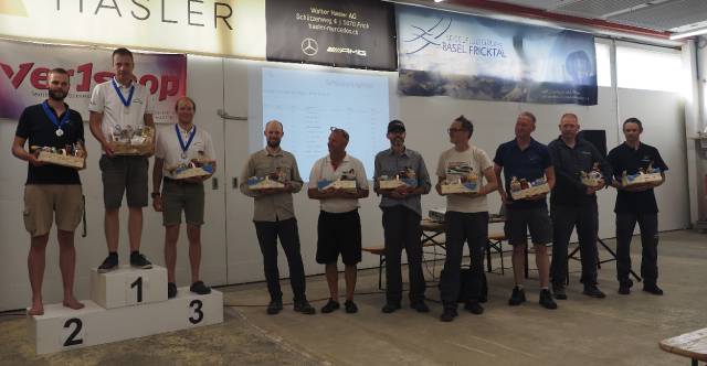 Die Teilnehmer bei der Siegerehrung, von links: Pascal Zollikofer, Simon Gantner, Yves Schnetzer, Raffaele Sandrini, Christoph Uhlmann, Andy Liechti, Sacha Aebi, Jürg Morgenegg, Benjamin Brecklé, Patrick Jutzi.