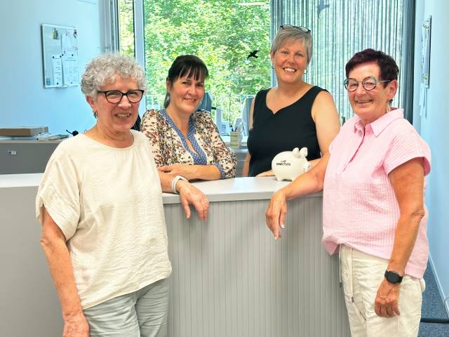 Sie sind überzeugt vom Konzept des Projekts «Generationen im Klassenzimmer»: Beatrix Ackle, Susanne Siebenhaar, Eveline Dillinger und Ruth Walde (von links). Foto: Sonja Fasler