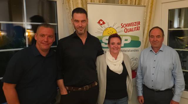 Bild (von links): Manuel Ackermann, Präsident SVP Kaiseraugst; Christoph Riner, Nationalrat SVP, Zeihen; Stefanie Heimgartner, Nationalrätin SVP, Baden; Alois Huber, Nationalrat SVP, Wildegg. Foto: zVg