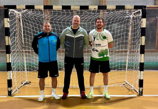 Von links nach rechts: Roman Brogli (Handballchef TV Stein), Joel Flesch (Trainer SG TV Schupfart) und Adrian Ruflin (Vorstand TV Schupfart)