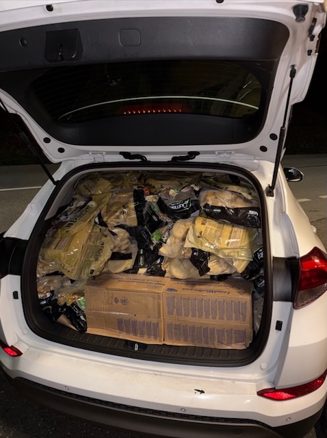 Geschmuggelte Waren in Fahrzeug in Ederswiler (JU). Foto: BAZB